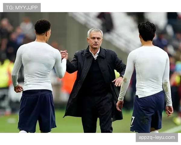 穆里尼奥战术创新推动现代足球发展 专家评析其历史影响 穆里尼奥战术创新推动现代足球发展 专家评析其历史影响