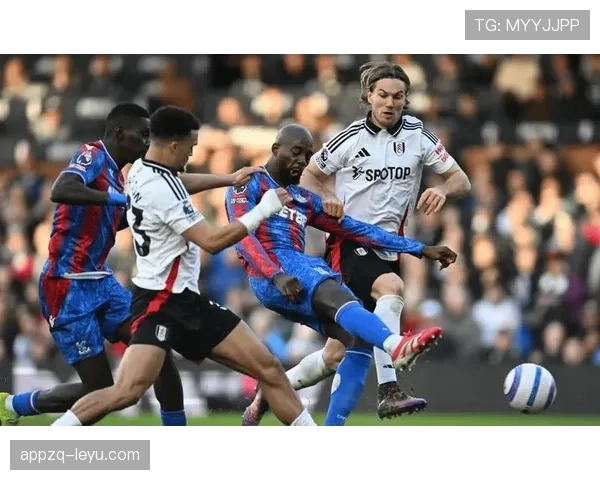 富勒姆边路表现稳健,助力球队在英超赛季中逆袭排名前列 富勒姆边路表现稳健,助力球队在英超赛季中逆袭排名前列