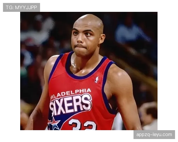 巴克利内线强攻改变防守布局，对比现代内线打法显差异